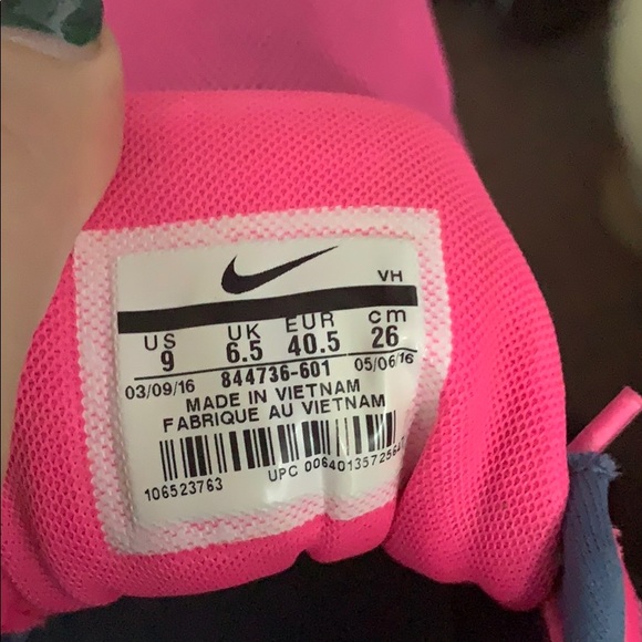 Nike - Picture 4 of 5